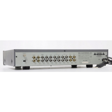 NAD 114 REWELACYJNY PRZEDWZMACNIACZ STEREO