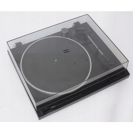 YAMAHA TT-400 ZNAKOMITY GRAMOFON STEREO AUTOMAT !