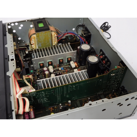 YAMAHA AX-570 FIRMOWY WZMACNIACZ STEREO - USZKODZONY !